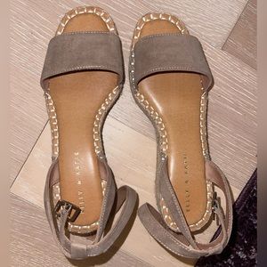 Kelly & Katie Platform Sandals Size 8